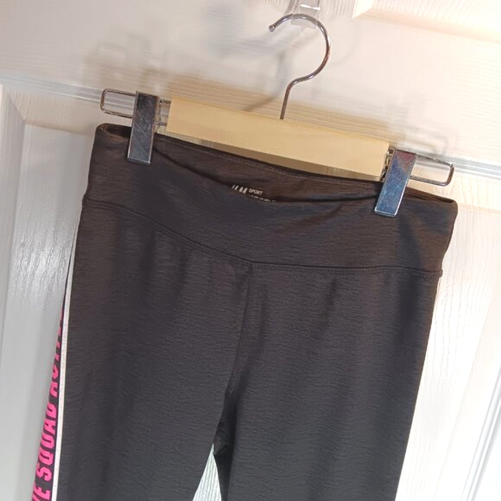 H&M Sport Girls Charcoal Grey Leggings Pink 'Active Squad' Leg Graphics Size 14 - Picture 9 of 13